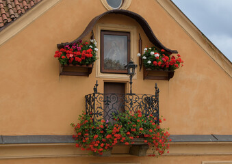 Fototapeta na wymiar balcony with flowers