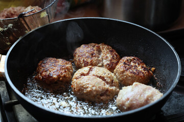 Kotlety z mielonego mięsa wieprzowego na obiad.  - obrazy, fototapety, plakaty