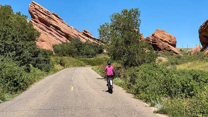 woman biking in the Red Rocks in Colorado - obrazy, fototapety, plakaty