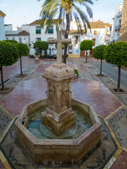 vista aérea de la plaza de la iglesia de Marbella, España