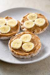 Obraz na płótnie Canvas Rice cake with banana and peanut butter, healthy protein snack