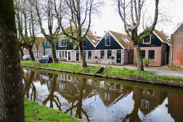 Fototapeta na wymiar Historic farm houses in the holland village Edams
