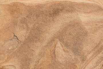 raue Oberfläche eines marmorierten Gesteins