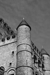 Die Burg Gravensteen der Grafen von Flandern mit altem Mauerwerk und Zinnen aus dem Mittelalter in...