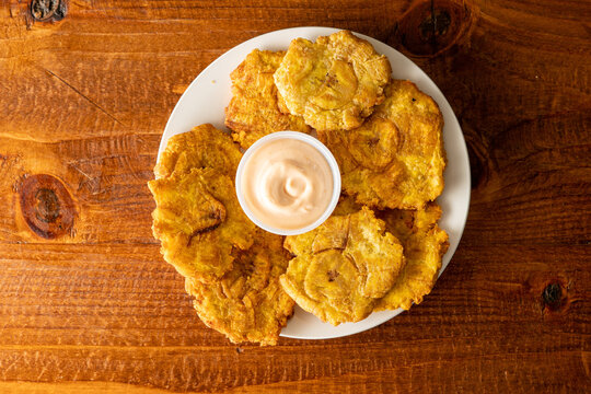 Tostones with sauce