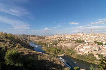 Fototapeta na wymiar Toledo: Discovering the Timeless Charm and Rich History of Spain's Medieval Gem