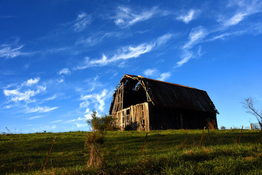 Barn Facies Last of Sunlight