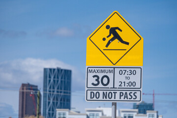 Street speed limit sign with calgary skyline in background - obrazy, fototapety, plakaty