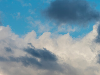 Naklejka na ściany i meble 青空と白い雲の背景素材