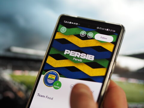 Apr 26th 2023. A fan of Persib Bandung
 looks at his team's token  on Socios app, the marketcap of the Bandung team nft on a screen.