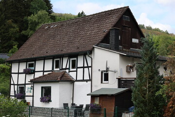 Fototapeta na wymiar Historisches Gebäude in Volkringhausen, einem Ortsteil der Stadt Balve im Sauerland 