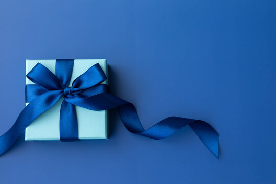 青いリボンと箱のプレゼントのイメージ、トップビュー