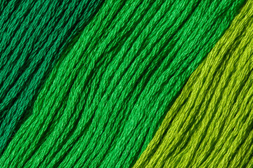 Tapeta w pięknych odcieniach zieleni ze sznurków, włóczka w zbliżeniu makro