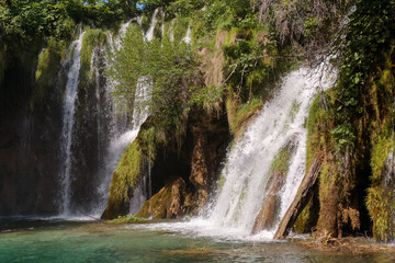 Fototapeta premium Turquoise water waterfalls in Plitvice national park - Croatia
