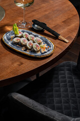 Sushi roll with salmon and tuna
