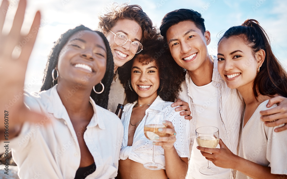 Poster portrait of a happy group of friends talking a selfie while at the beach. portrait of a happy group 
