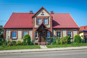 Traditional brick cottage in Przodkowo village, Kaszuby region, Poland - obrazy, fototapety, plakaty