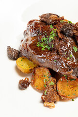 Veal cheeks with fried potatoes