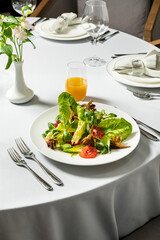 Vegetable salad with artichokes