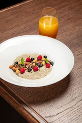 Oatmeal with nuts and berries