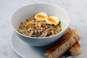 Freshly cooked assorted Filipino food called Batchoy