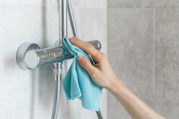 Cleaning and polishing of shower metal plumbing
