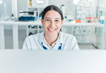 This all makes sense now. Portrait of a young scientist working on a computer in a lab.