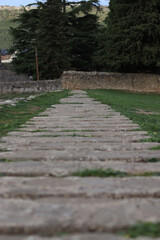 Camino de piedra en la ciudadela de Jaca