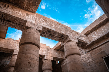 Die Große Hypostylhalle in den Tempeln von Karnak, Luxor, Ägypten 