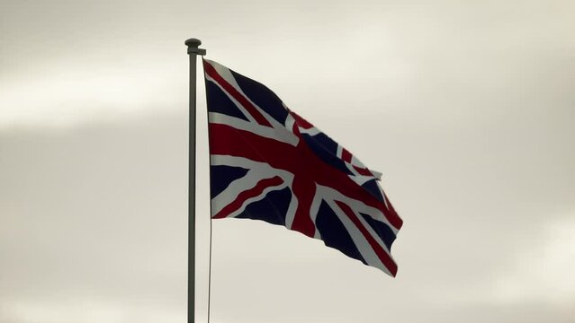 Flag of UK ont emast