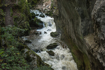 Obraz premium Areuse in der Areuse-Schlucht, im Val de Travers, Kanton Neuenburg, Schweiz