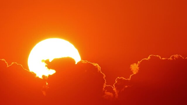 Time lapse of the sun rising behind clouds in Florida