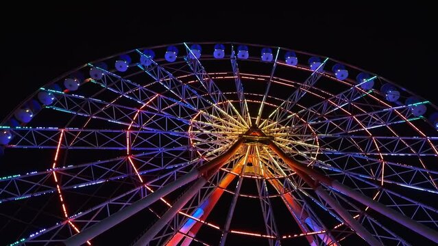 Ferris wheel view and time-lapse at night 