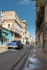 Naklejka na ściany i meble Old American car in Galiano street Havana Cuba with old buildings