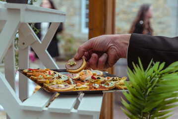 Brunch - les invités se servent