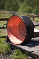 Bacówka nad Dursztynem. Wnętrze tradycyjnego naczynia góralskiego.  © rogozinski