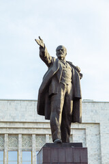 Naklejka premium Vladimir Lenin statue