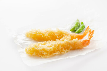 白い背景の海老天