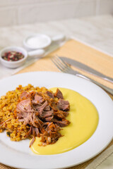 pulled meat with mashed potatoes and legumes