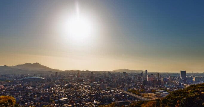 山の上から見える夕方の北九州小倉の街並み