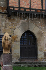 Detalles de un edificio en Santillana del Mar