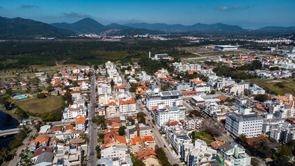 Praia Verão Férias Norte Ilha Santa Catarina Floripa Canasvieiras Florianópolis Prédios Casas Veraneio Mar Oceano Atlântico Céu Trapiche Argentinos Turistas Turismo Alargamento Faixa Areia Bairro SC