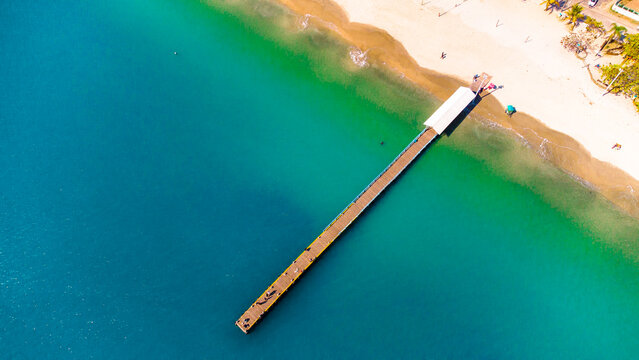 Praia Ver&atilde;o F&eacute;rias Norte Ilha Santa Catarina Floripa Canasvieiras Florian&oacute;polis Pr&eacute;dios Casas Veraneio Mar Oceano Atl&acirc;ntico C&eacute;u Trapiche Argentinos Turistas Turismo Alargamento Faixa Areia Bairro SC