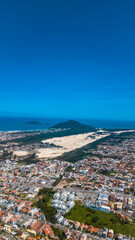 Praia Ilha Verão Bairro Ingleses Floripa Florianópolis Viagem Turismo Férias Zinga Norte Santa Catarina Areia Mata Atlântica Oceano Atlântico Prédios Ruas Barcos Mar Paisagem Drone Rocha Marina Brasil