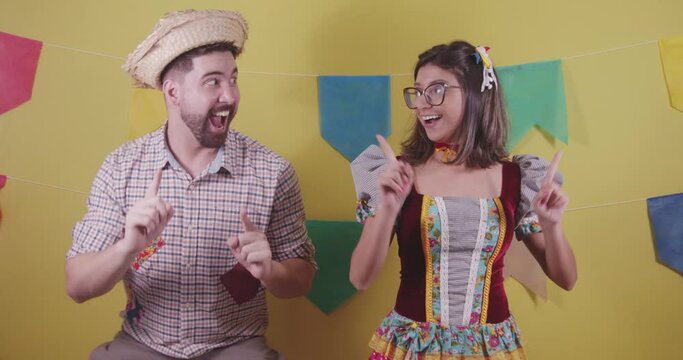 Brazilian couple, dressed in Junina party clothes, S&atilde;o Jo&atilde;o party. Protocol scenes.