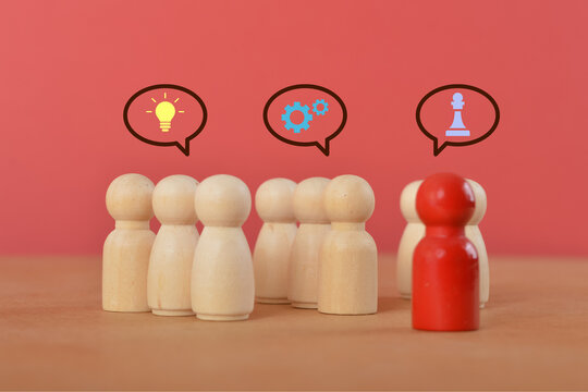A team of individuals with light bulb and cogwheel icons, as well as a chess set inside, symbolizing the combination of creativity and strategy for innovation. 