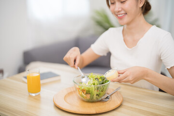 Obraz na płótnie Canvas Asian woman dieting Weight loss eating fresh fresh homemade salad healthy eating concept