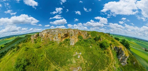 Panorama-Blick auf den Steinbruch Goldberg im UNESCO Global Geopark Ries