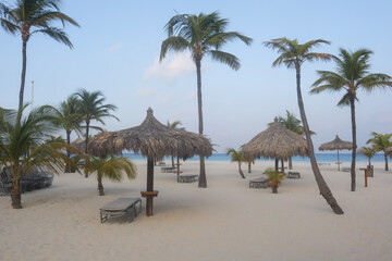 Obraz na płótnie Canvas Travel to an Aruba resort near the ocean