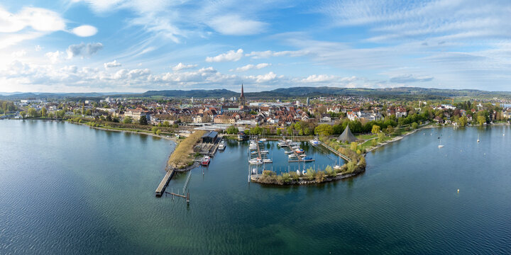 Luftbild der Stadt Radolfzell am Bodensee mit dem Wäschbruckhafen